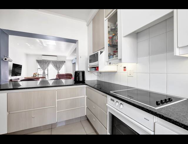 3 BEDROOM TOWNHOUSE FOR SALE IN BENMORE GARDENS